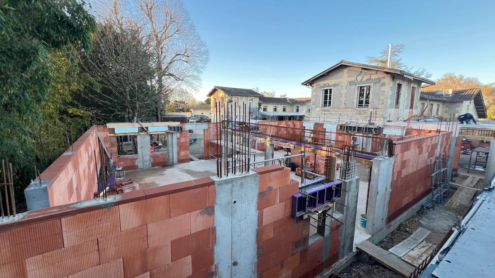 Extension d&rsquo;un collège : Salles de classes et espace polyvalent (chantier en cours)